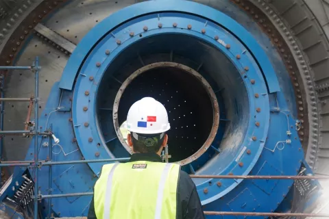 Fuerza laboral de la mina es de trabajadores de 30 años