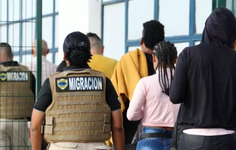 Deportan a 12 colombianos con casos pendientes en su país