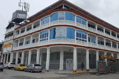 Condenan a dos hombres a 6 años por posesión ilegal de arma