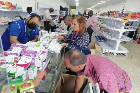 Desmantelan farmacia clandestina en la Zona Libre de Colón