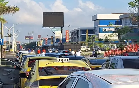 Coloneses salen a protestar exigiendo mejoras 