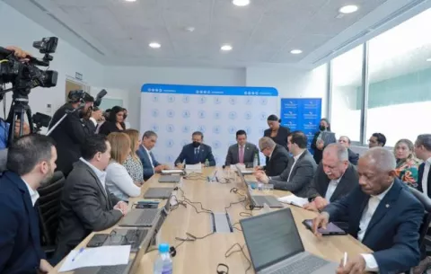 Instalan comisión para el abastecimiento de medicamentos