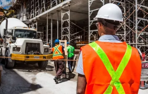 Pesado y riesgoso: así es trabajar en la construcción