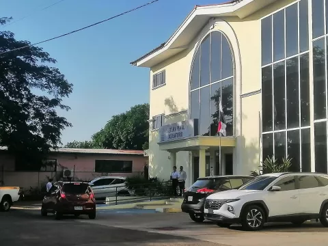 Detención provisional para hombre que llevó muerto a cuartel