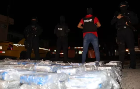 Detienen a 10 sujetos  en Las Acacias con drogas y AK-47