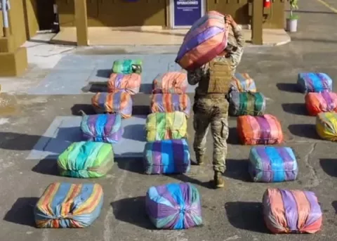 Decomisan 1,248 paquetes de droga en operación marítima
