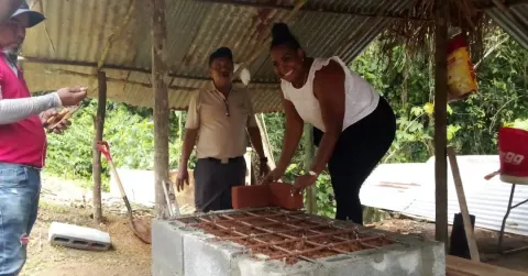 'Atiza Esperanza' construye estufas ecológicas en Colón