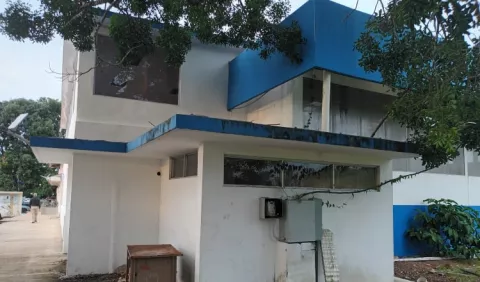 Gimnasio Eduardo Campbell es una vergüenza, paralizado