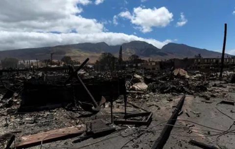 Suben a 80 los muertos por los incendios en Hawái  