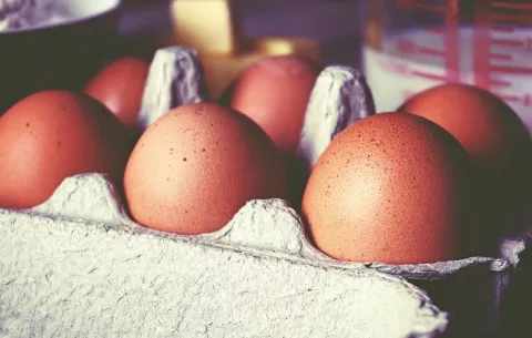 ¿Por qué algunos comercios han limitado la compra de huevos?