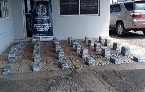 Incautan droga en vehículo que transitaba por La Pesa 