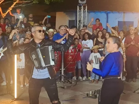 Jhonathan Chávez graba video con piezas sobre Guararé