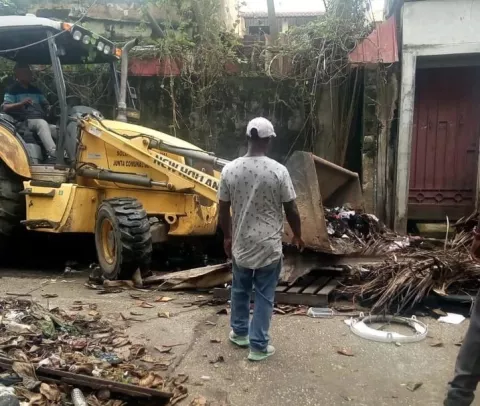 Junta Comunal recoge basura porque Aguaseo S.A. no lo hace 