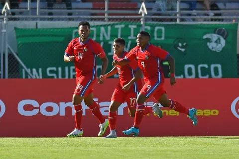 Panameño Kaiser Lenis castiga a Bolivia en Cochabamba