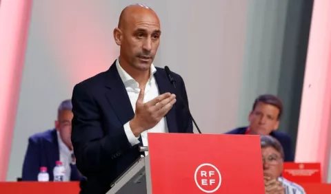 Luis Rubiales de polémica en polémica en el fútbol español