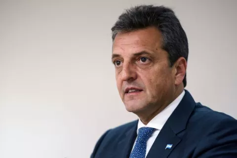 Massa dice que a EE.UU. le preocupa la dolarización 
