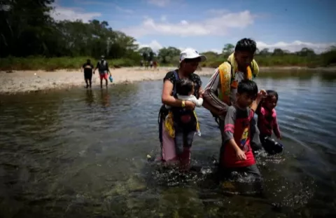 Más de 2,000 migrantes por día siguen llegando a Darién 