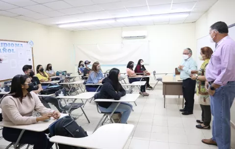Panameñas estudian más, pero hombres tienen más doctorados