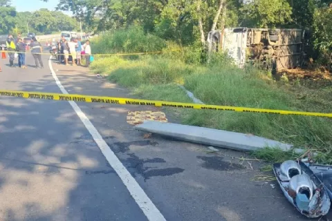 Cuatro migrantes lesionados al volcarse un bus en Ocú