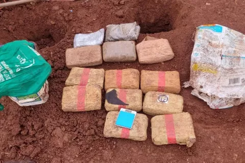 Buscan a una mujer luego del decomiso de 13 kilos de droga