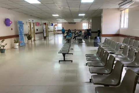Médicos del Nicolás Solano deciden prolongar paro