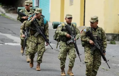 Buscan 'remanentes' de pandillas en el norte de El Salvador