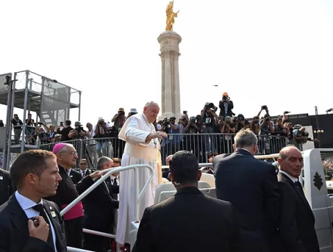 Papa visita Fátima y evita hablar sobre las guerras
