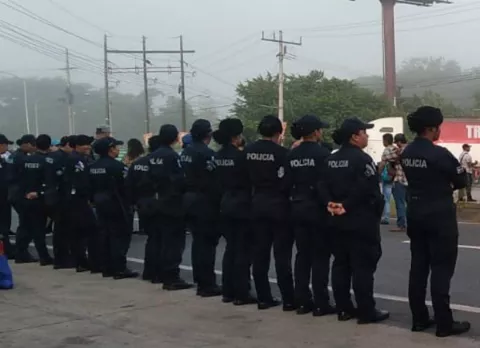 'Ya nos cansamos': afectados por dietilenglicol protestan