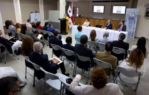 Corte presenta propuesta para mejorar examen de abogados