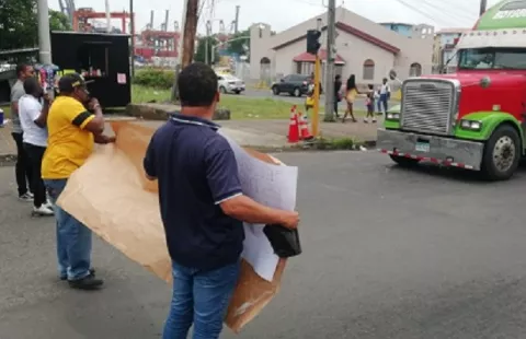 Trabajadores de la AMP en Colón se pintan de guerra