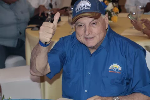 Martinelli lidera encuesta entre los candidatos oficiales