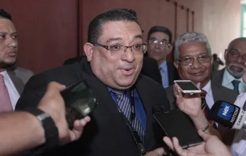 Fiscal Ricaurte González renuncia al Ministerio Público