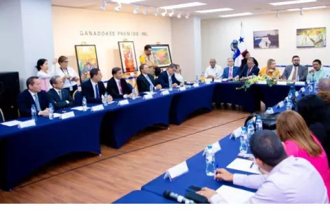 Panamá instala mesa tripartita para revisar salario mínimo
