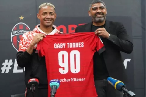 Gabriel 'Gaby' Torres firma con el Sporting San Miguelito 