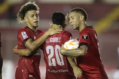Sporting cumple y golea a Verdes de Belice en el Rommel