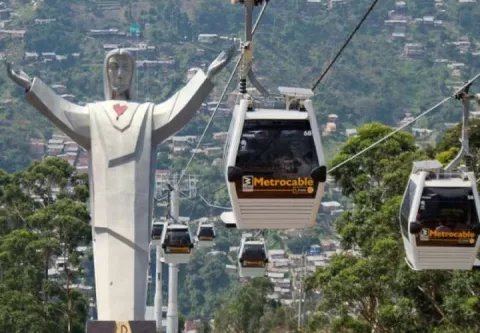 Martinelli promete construir teleférico para San Miguelito