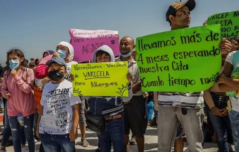 Migrantes enfrentan brote de varicela en frontera de México