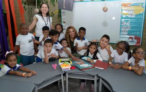 Shakira inaugura colegio en su natal Barranquilla 
