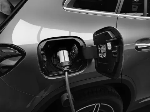 Precios de gasolina y gas de 100 libras suben inflación
