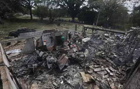 Atacan con explosivos una estación policial en el Cauca