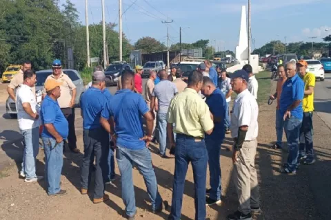 Transportistas santeños exigen los dejen trabajar en Chitré
