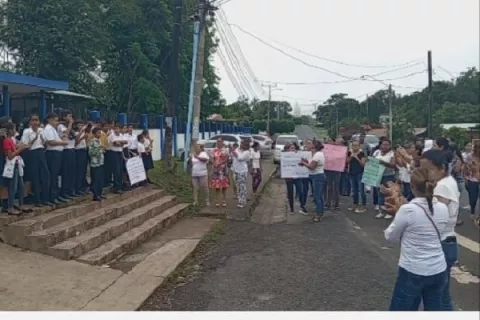 Padres de familia del CEBG de Atalaya cierran las calles