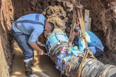 Pequeños empresarios en apuros tras dos días sin agua 