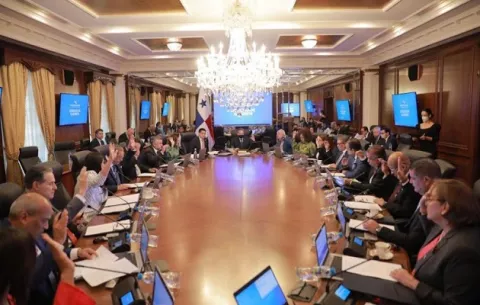 Aprueban crédito  para reforzar abastecimiento de medicinas
