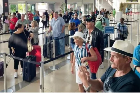 Manifestantes cierran el Aeropuerto Enrique Malek de David