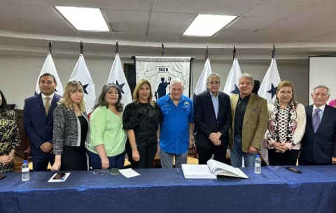 Ricardo Martinelli se reúne con JD del Colegio de Abogados