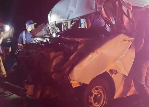 Conductor de bus muere al chocar con articulado en Tonosí 