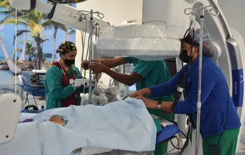 Procedimiento novedoso evita cirugías de corazón abierto 