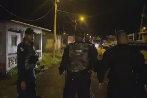 Pistoleros atacan a tiros a dos menores en La Playita, Colón