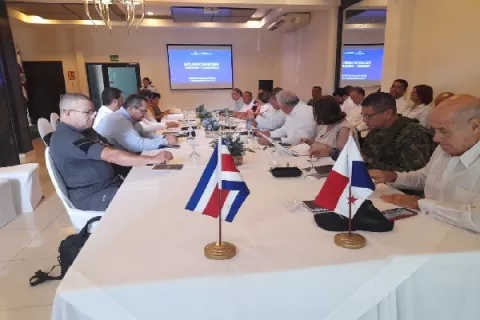 Panamá y Costa Rica buscan solución al tema migratorio